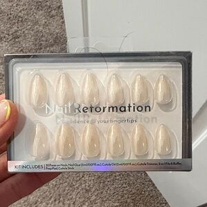 Nail Reformation Vanilla Glaze Short Almond Press-On Nails Kit